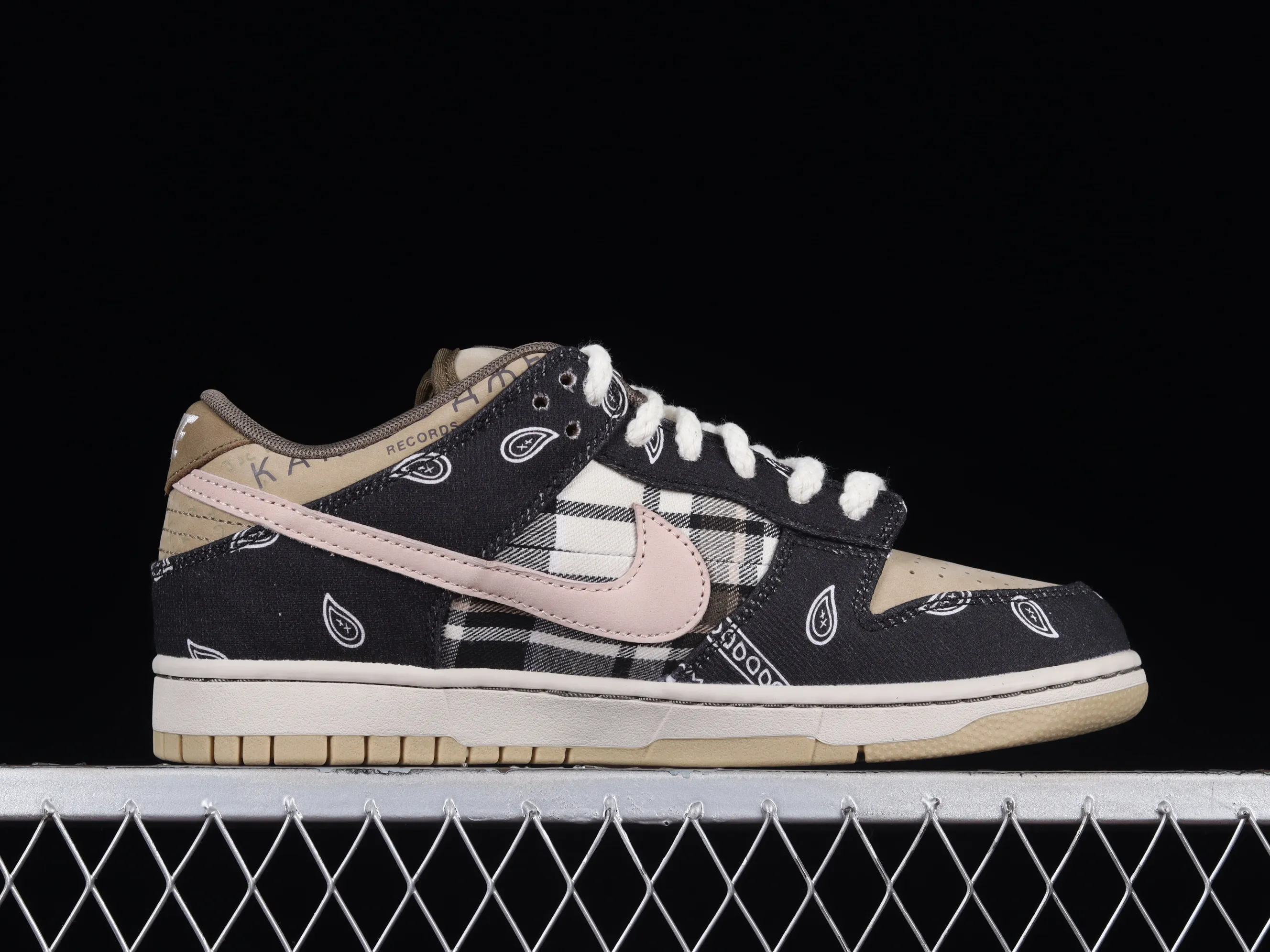 All categories Nk SB Dunk series Nk SB Dunk Low low-top sneakers M version Travis Scott x Nk SB Dunk joint sneakers Cashew fruit SB low-top casual sports skateboard shoes CT5053-001